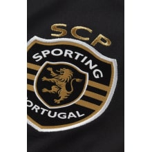 Третья игровая футболка Спортинг 2023-2024 герб клуба